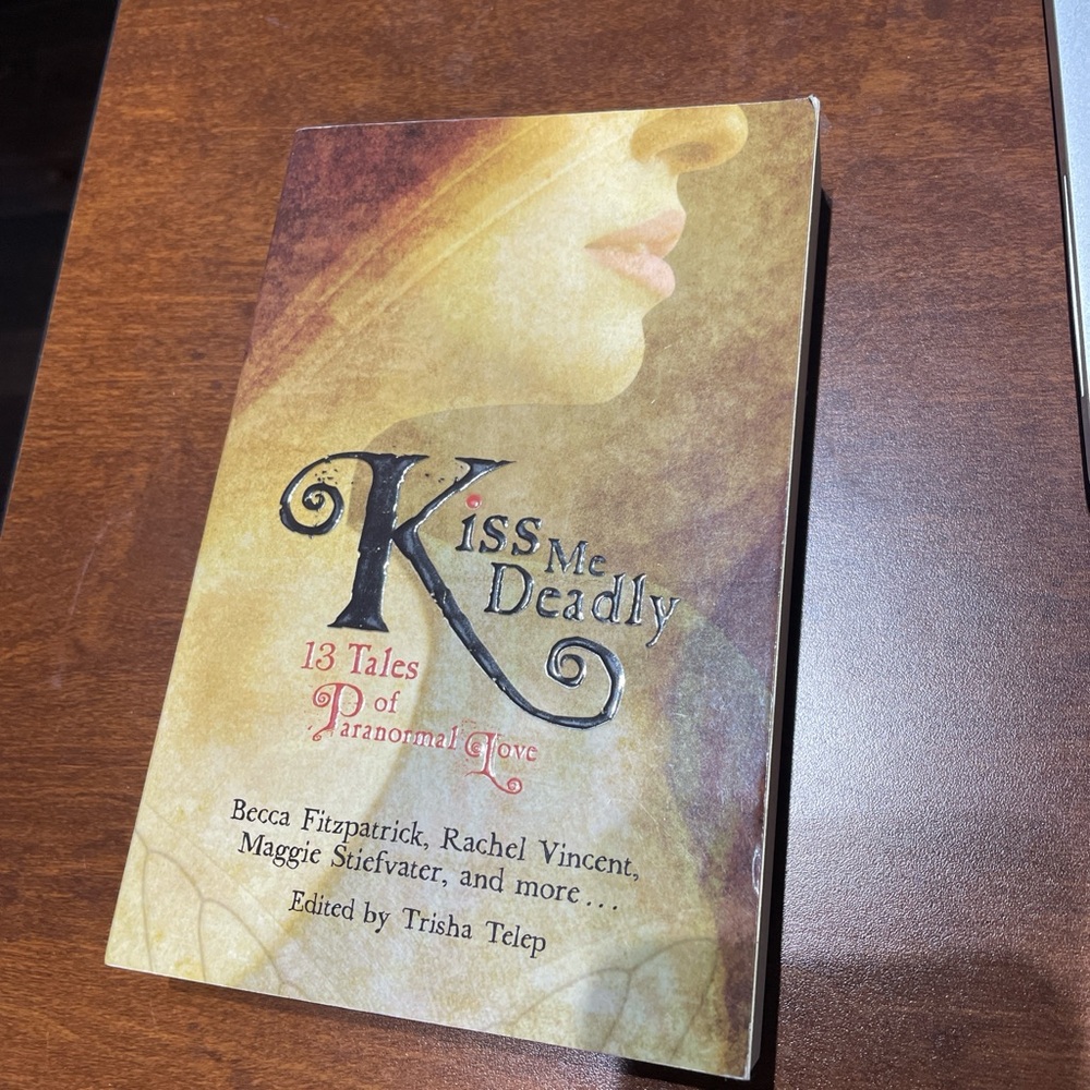 Kiss Me Deadly: 13 Tales of Paranormal Love Edited by Trisha Telep (paperback)